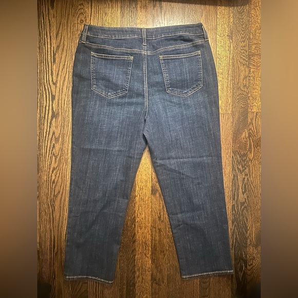 EUC Chico’s Girlfriend Slim Leg Cropped Jeans - women’s size 12 - Picture 3 of 5